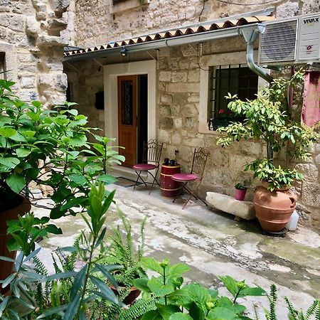 Apartment Venus Of The Palace - New Renovated Split Exterior photo