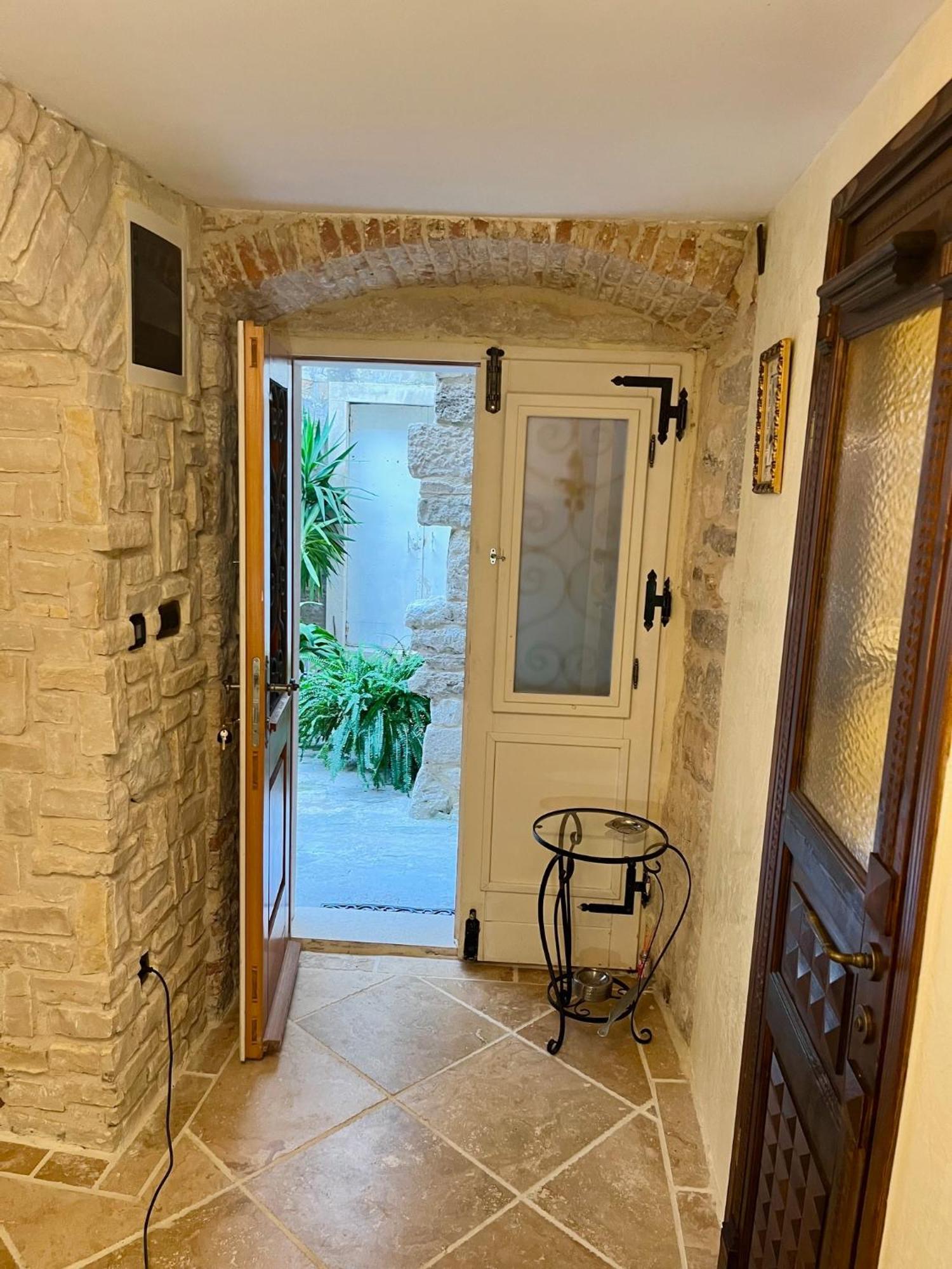 Apartment Venus Of The Palace - New Renovated Split Exterior photo
