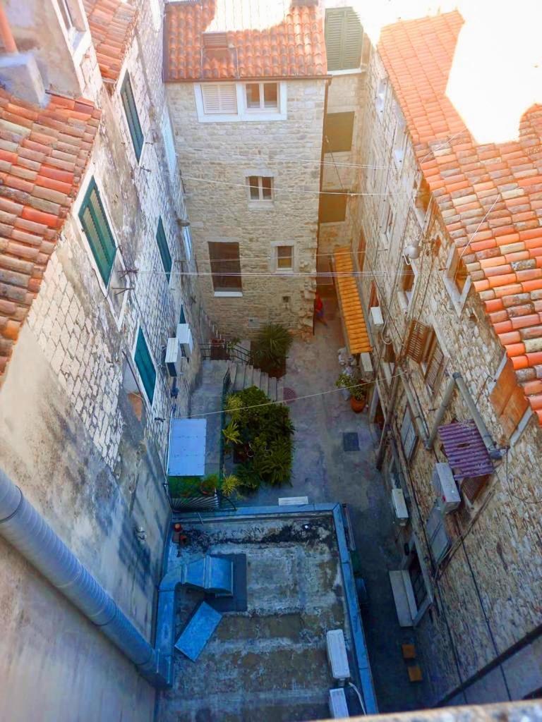 Apartment Venus Of The Palace - New Renovated Split Exterior photo