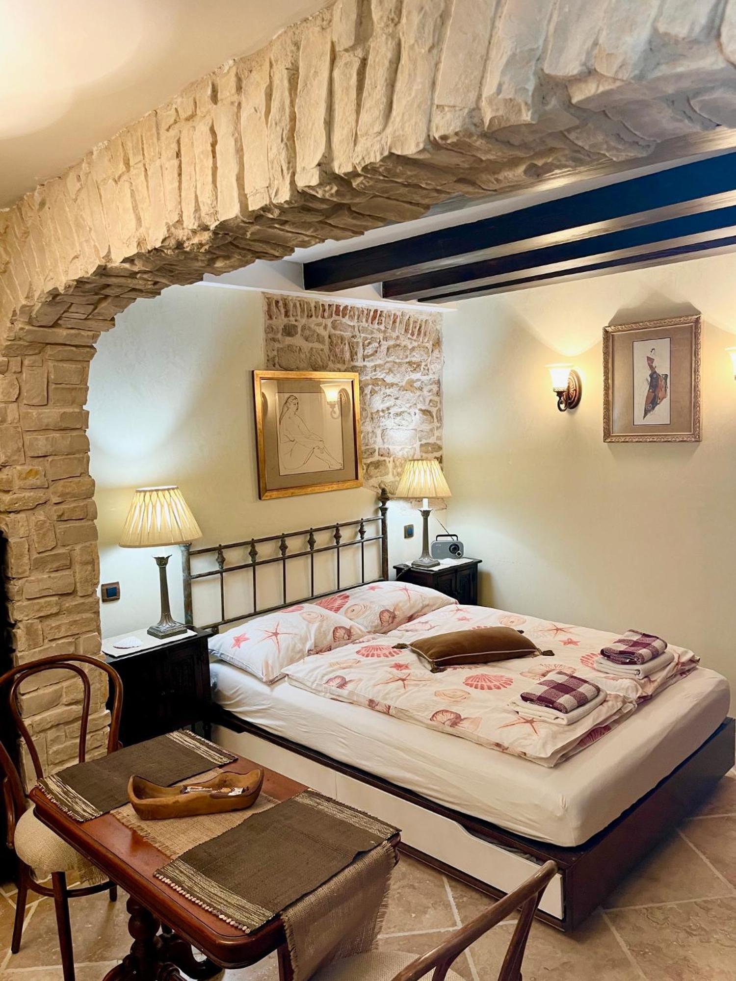 Apartment Venus Of The Palace - New Renovated Split Exterior photo
