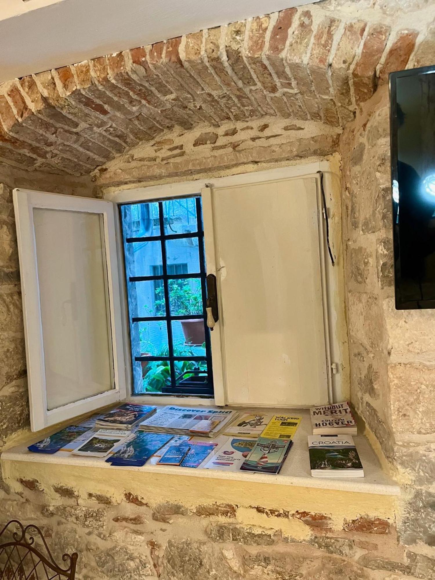 Apartment Venus Of The Palace - New Renovated Split Exterior photo