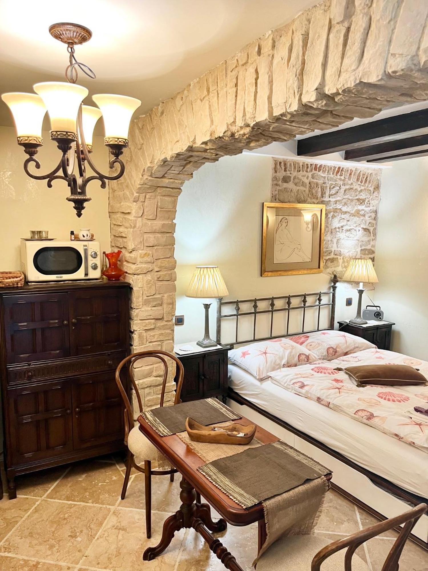 Apartment Venus Of The Palace - New Renovated Split Exterior photo