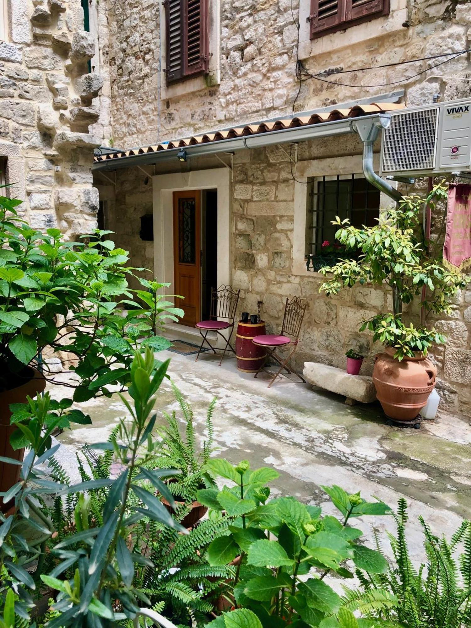 Apartment Venus Of The Palace - New Renovated Split Exterior photo